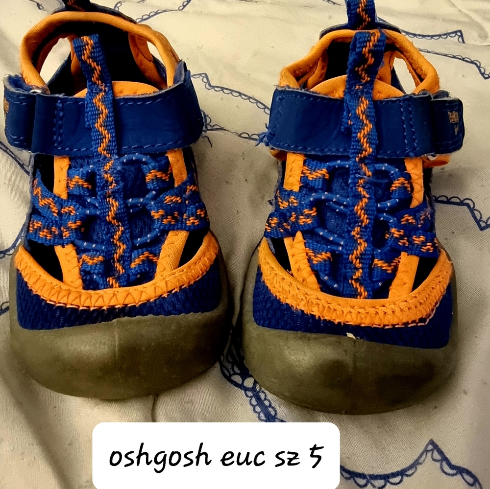 Toddler sandals size 5 nwot